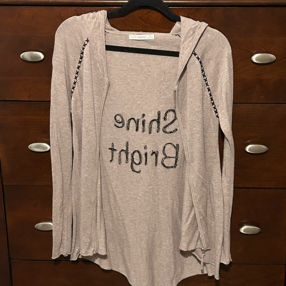 Subtle luxury hooded sweater - Picture 4 of 4